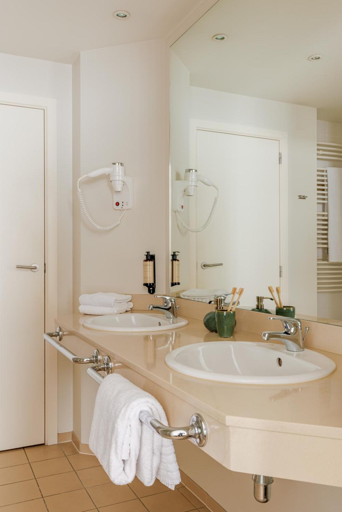 בלנקנברג Hotel Aazaert By Wp Hotels מראה חיצוני תמונה